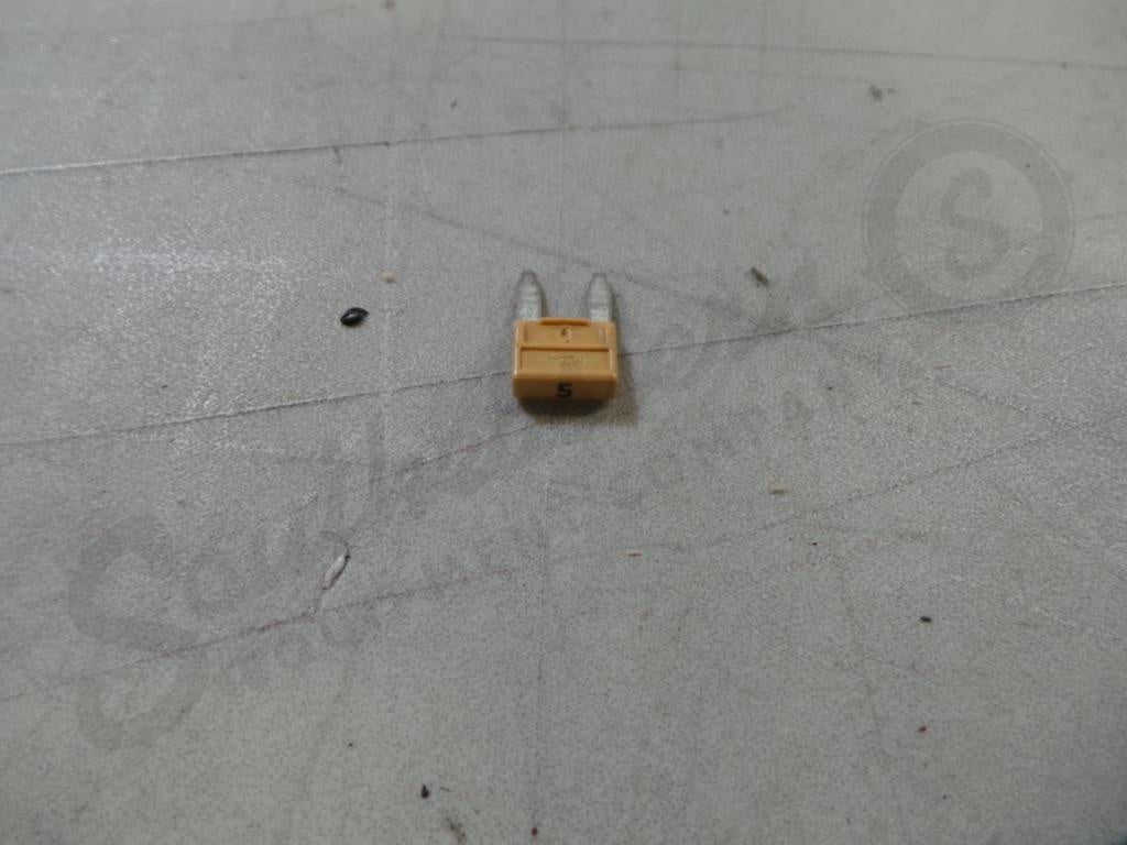 10395890 - OEM FUSE 5A MAXIFUSE - CASE CONSTRUCTION