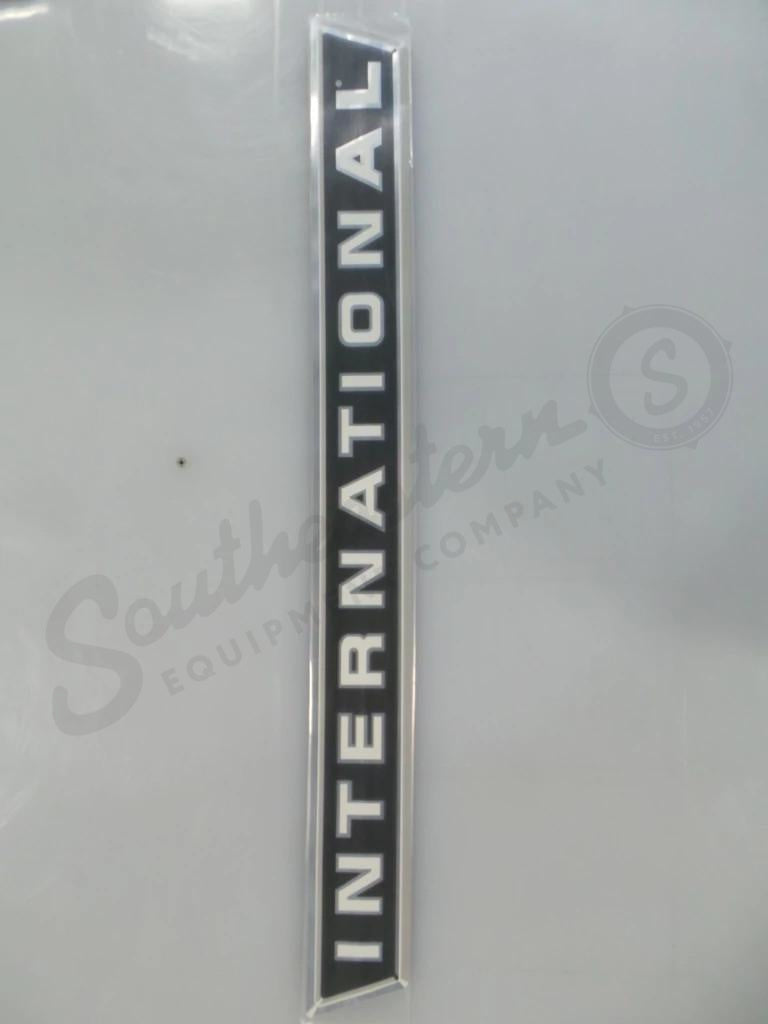 135708C1 - OEM DECAL - CASE CONSTRUCTION