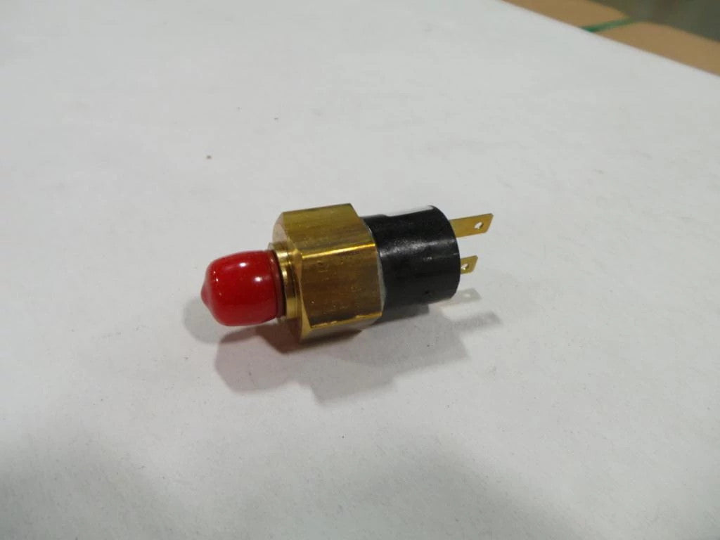 84155716 - OEM ACTUATED PRESSURE SWITCH - CASE CONSTRUCTION