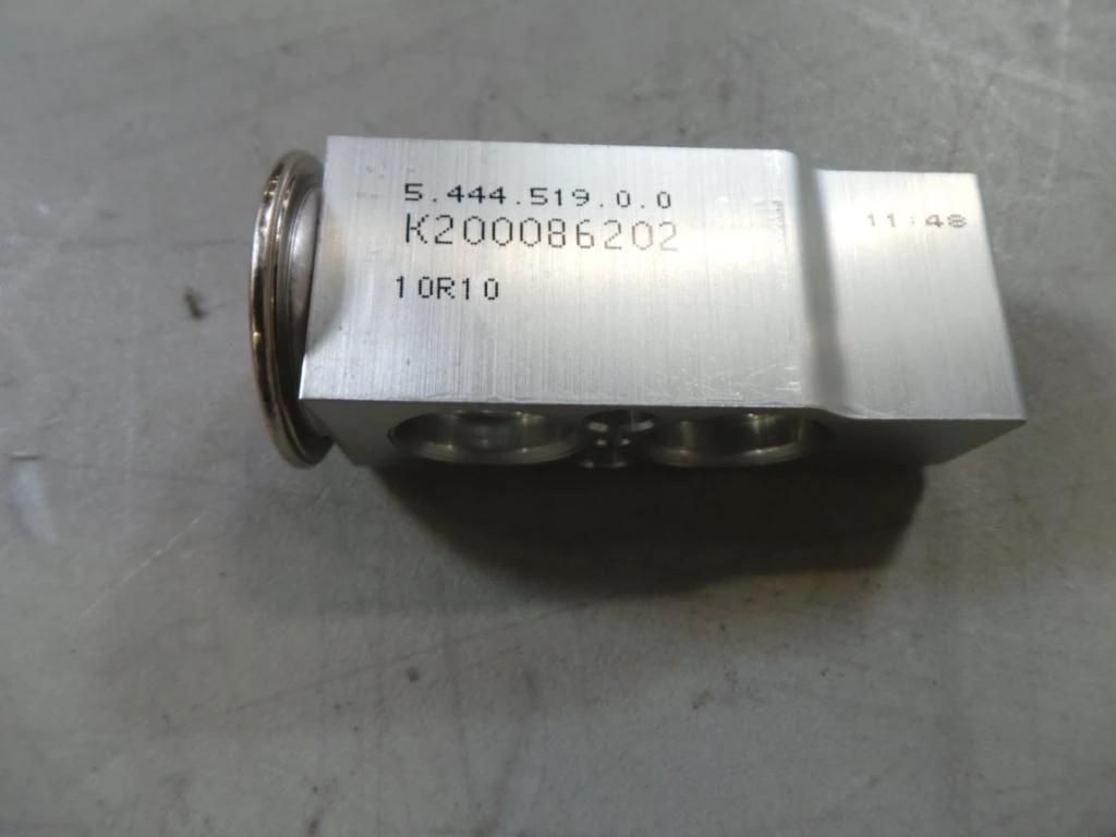 84380621 - OEM THERMAL EXPANSION VALVE - CASE CONSTRUCTION