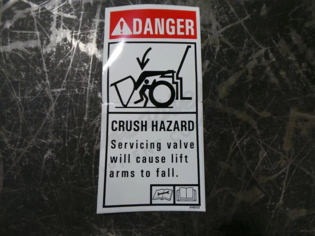 87453132 - OEM DANGER DECAL CRUSH HAZARD - CASE CONSTRUCTION