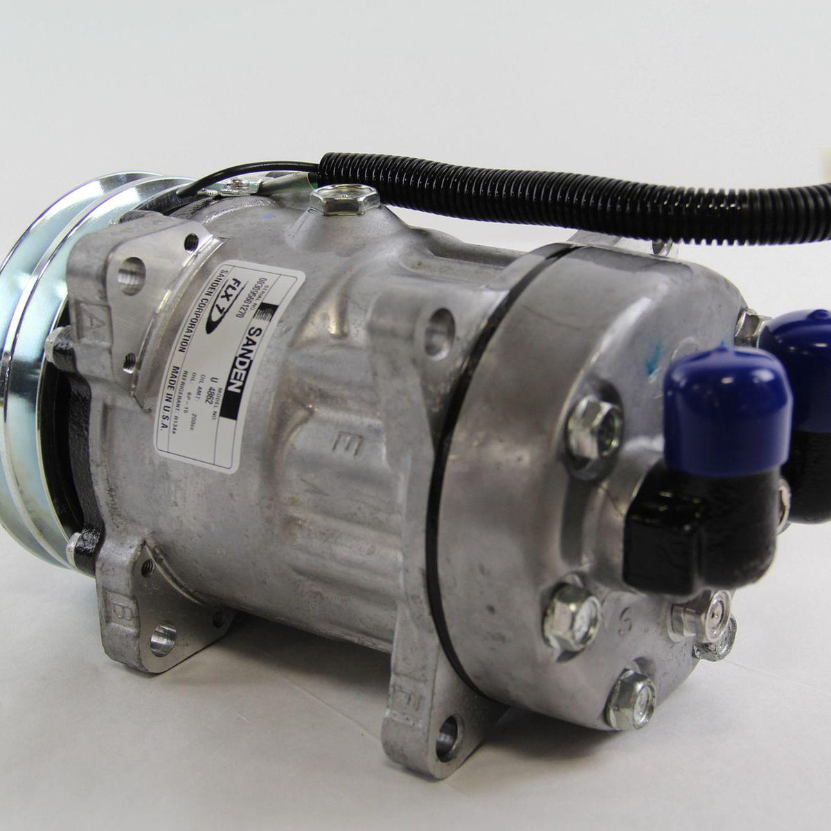 87522165R - OEM REMANUFACTURED COMPRESSOR 24V - CASE CONSTRUCTION
