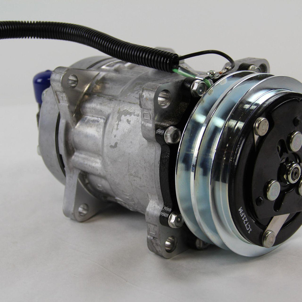 87522165R - OEM REMANUFACTURED COMPRESSOR 24V - CASE CONSTRUCTION