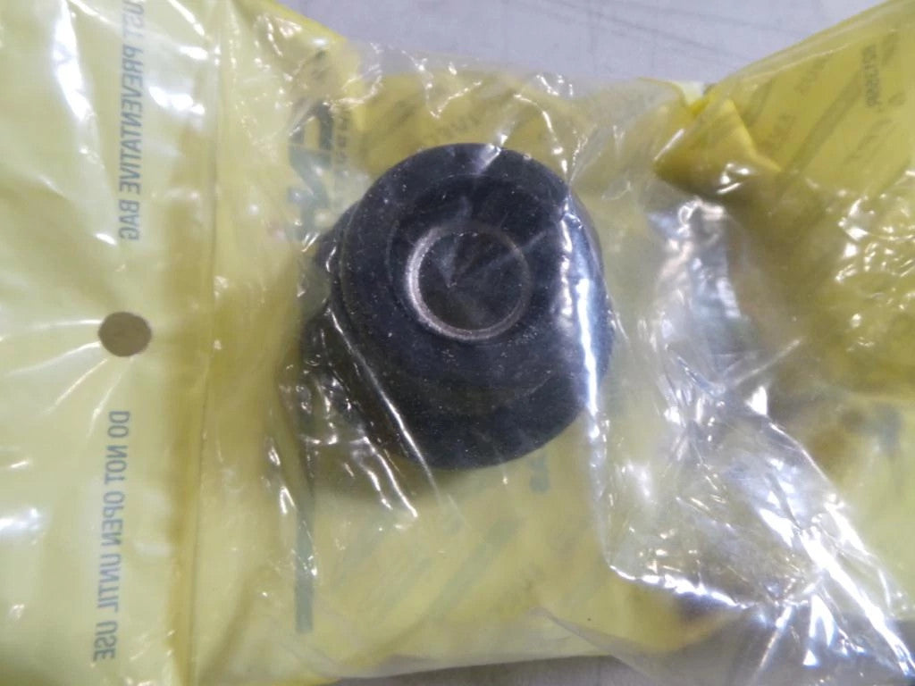 R29799 - OEM SHOCK ABSORBER MOUNT - CASE CONSTRUCTION