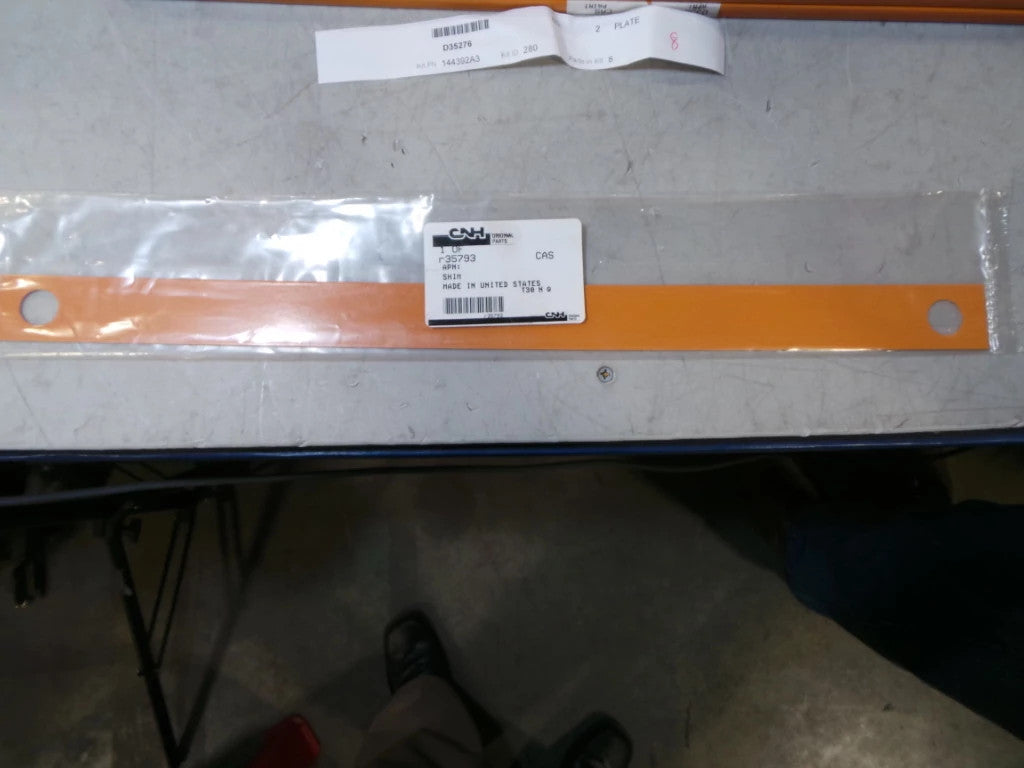 R35793 - OEM SHIM - CASE CONSTRUCTION