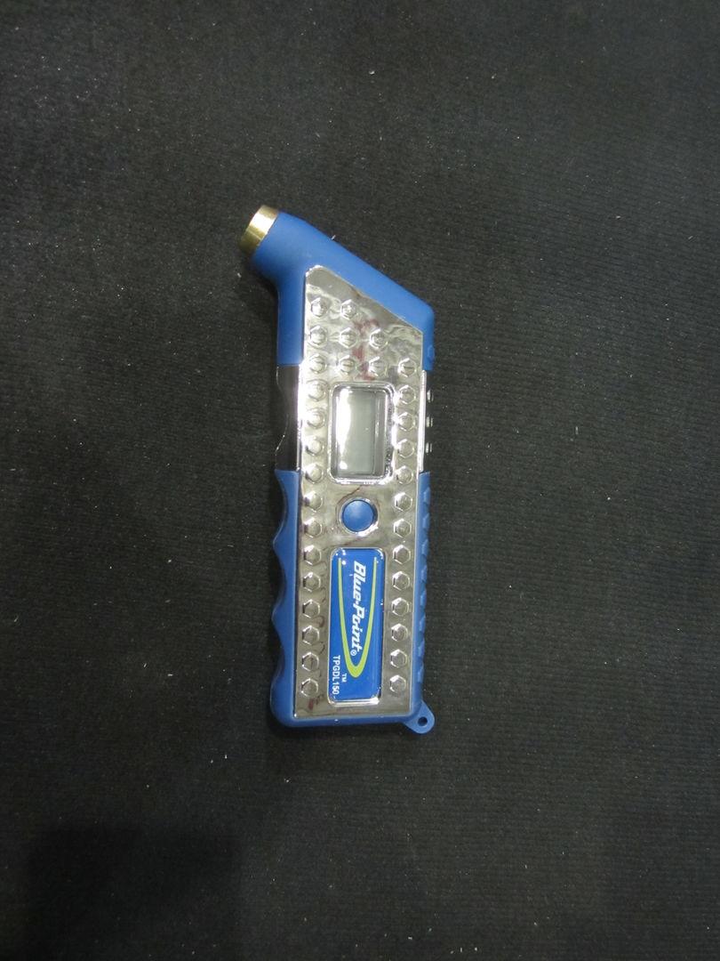 7025799 - OEM TIRE PRESSURE/TREAD DEPTH GAUGE - JLG