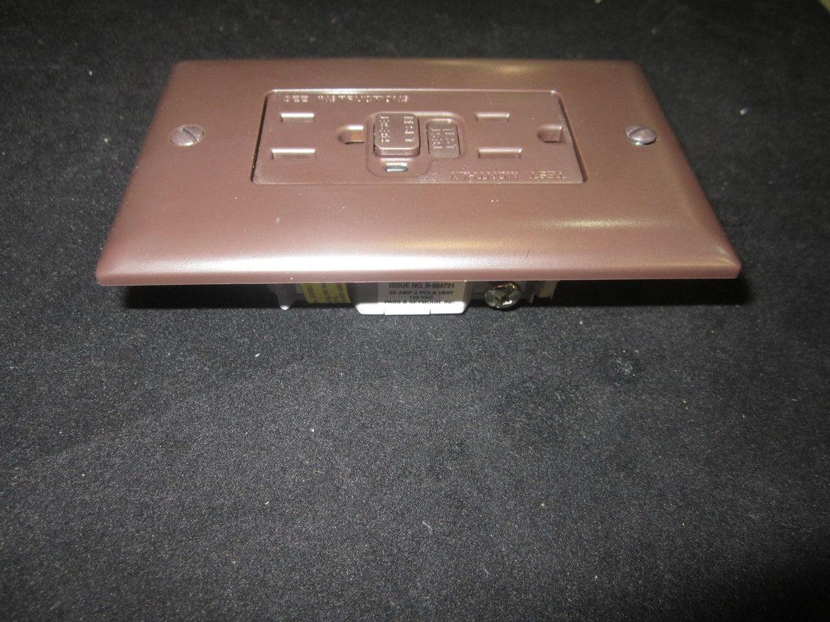 GN13585 - OEM 110V GFI RECEPTICAL PLUG WITH COVER TO FIT SKYJACK MACHINES - JLG