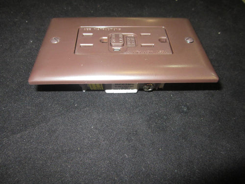 SN3040624 - OEM 110V GFI RECEPTICAL PLUG WITH COVER TO FIT SKYJACK MACHINES - JLG