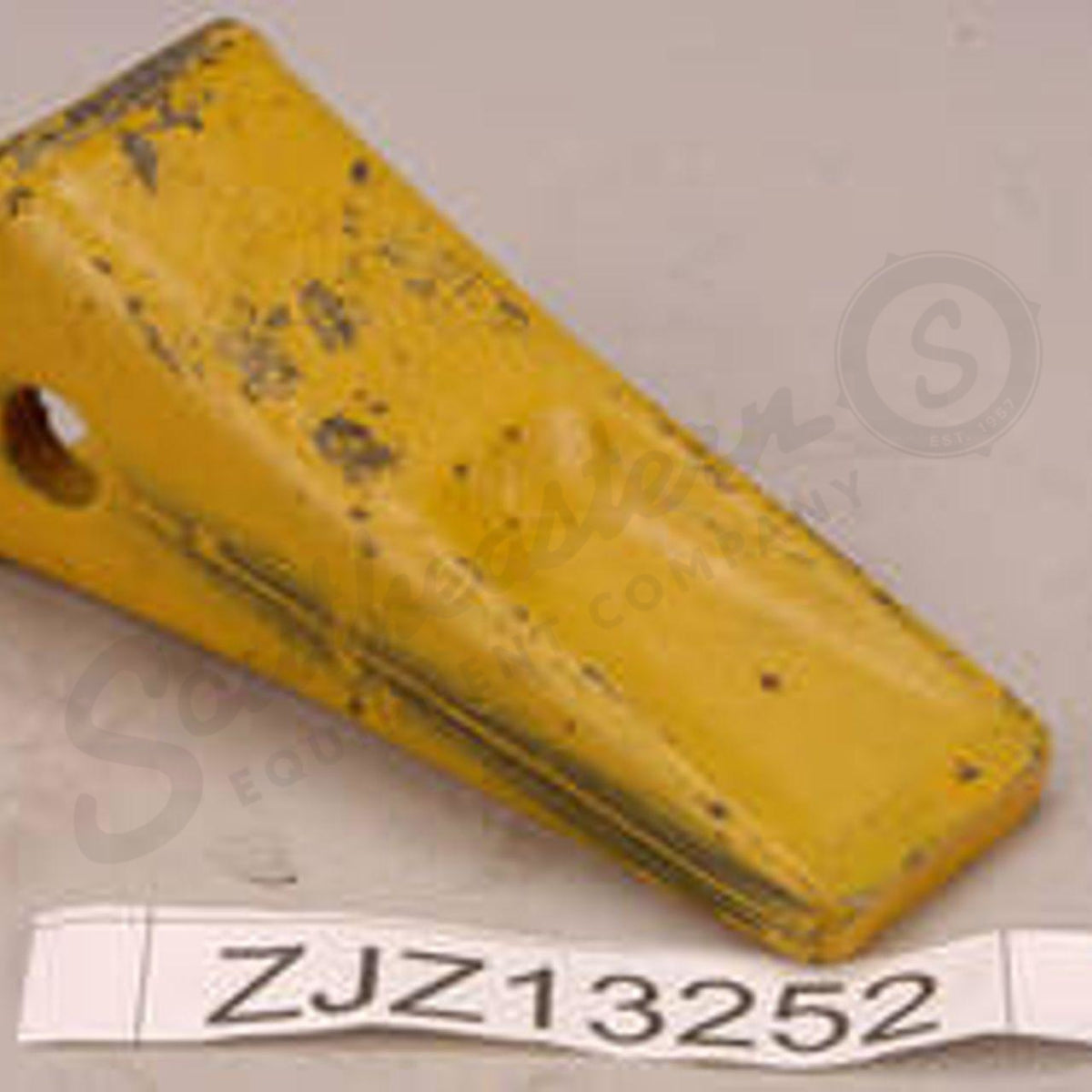 ZJZ13252 - OEM BUCKET TOOTH - CASE CONSTRUCTION
