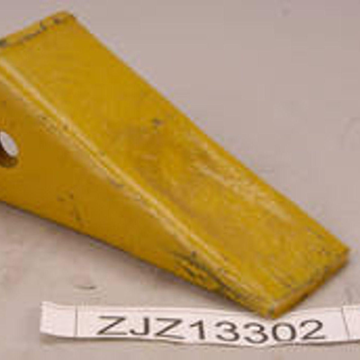 ZJZ13302 - OEM BUCKET TOOTH - CASE CONSTRUCTION
